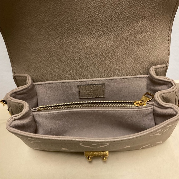 Louis Vuitton Pochette Métis East West - Picture 10 of 15